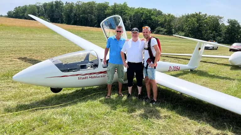 Micha mit 2 seiner Fluglehrern